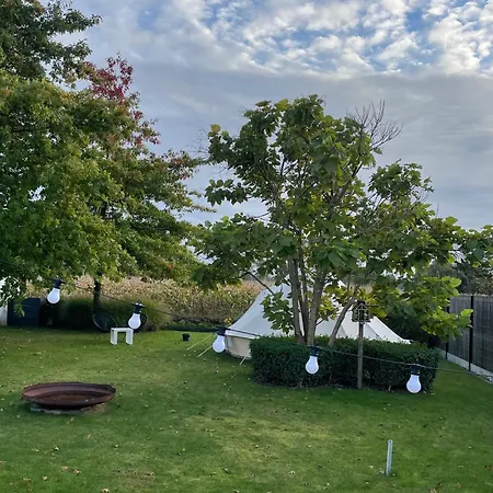 Aurelia Glamping En Nocleg ze śniadaniem Lommel